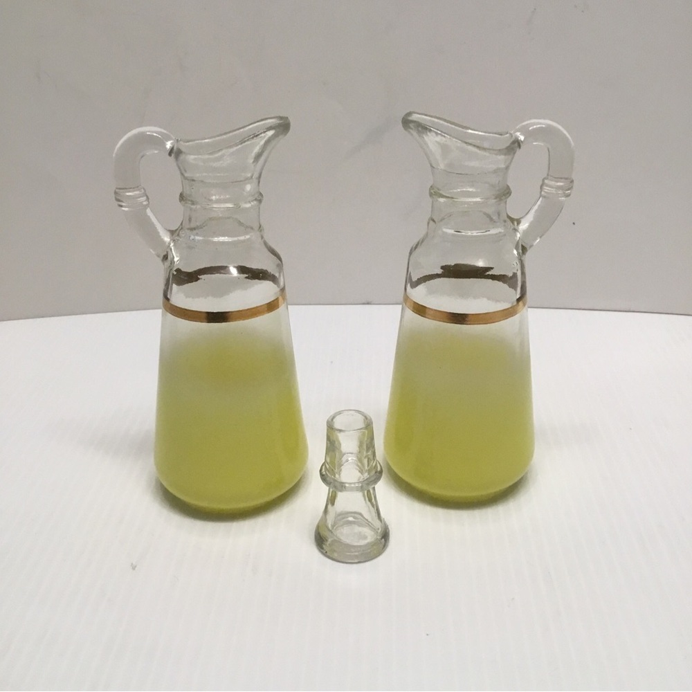 Blendo Anchor Hocking Glass Oil & Vinegar Cruets One Stopper Yellow Gold Rim VTG